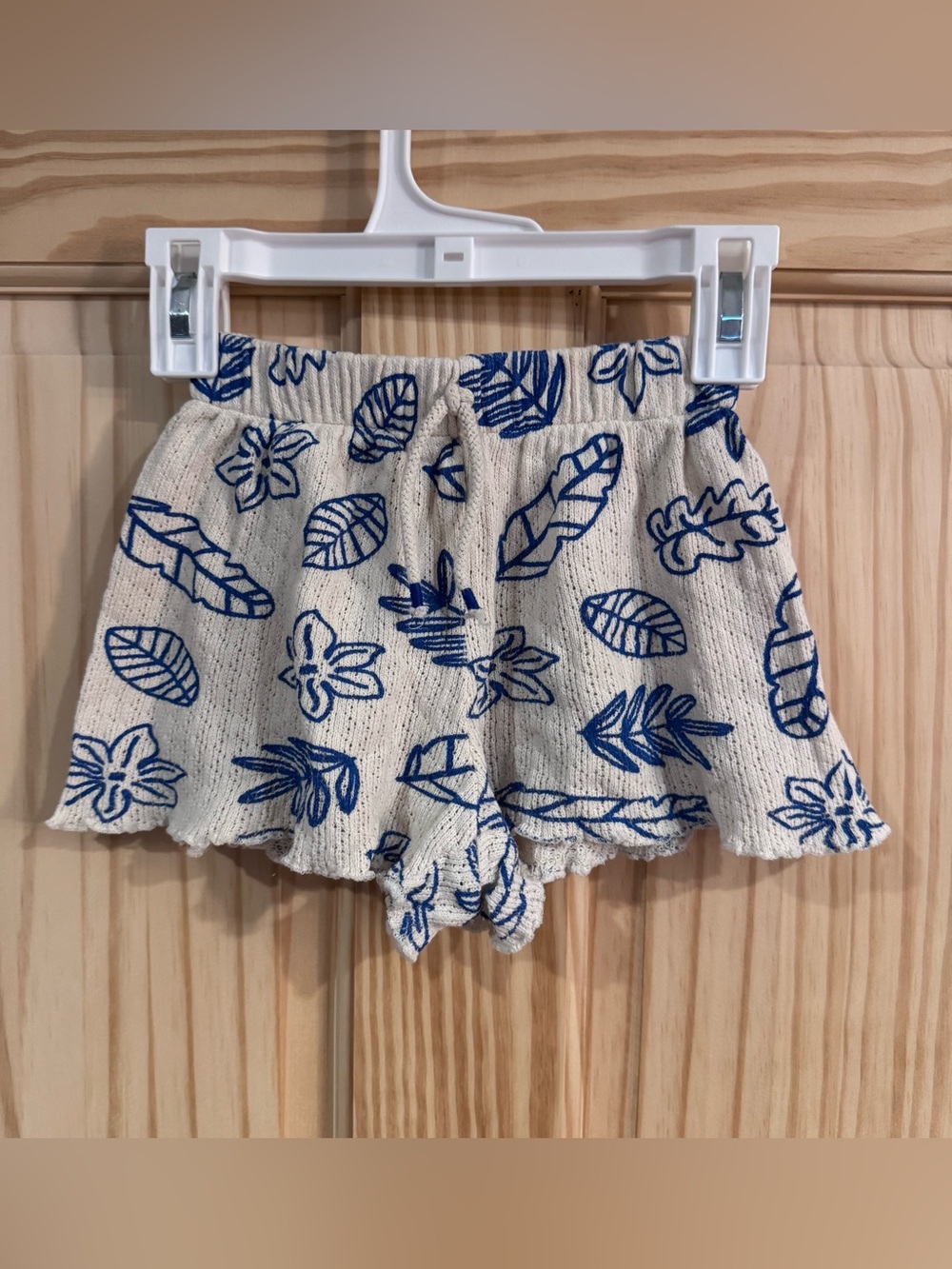 Zara Cream Shorts Blue Leaf Print Eyelets Leaf size 5